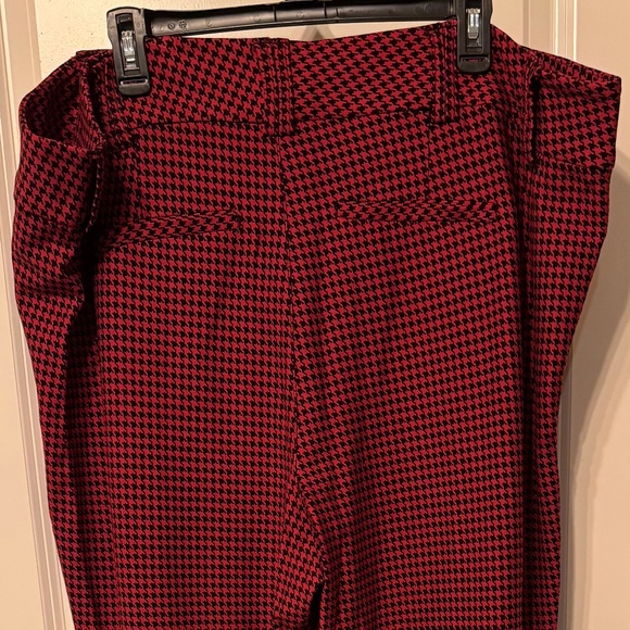Studio by Torrid Red & Black Houndstooth Trouser A-Line Flare Pants – 28R - Picture 2 of 9